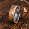 Anillo de madera y acero